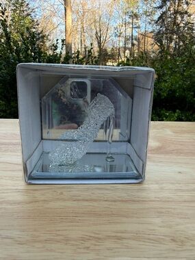 Glass Cinderella-style High Heel Figurine - Clear